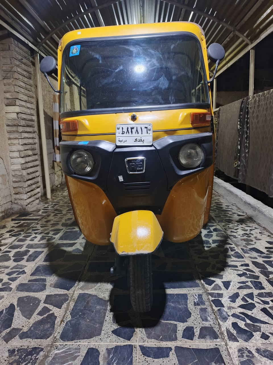 سلام عليكم تكتك2020 شهر 11 نظيفه ومرقمه وجاهزه سنويه مالته رقم انكليزي بس تروح تبدل الوحات بـأسمي تكتك دوسات معمره وتكتك مجفته شوفة عينك تكتك نصبته حلوه ومابيه ضربه... مستعجل ع بيعته عندي بناء رايده ب6800 مكاني بغداد الكماليه رقم الهاتف ***********
