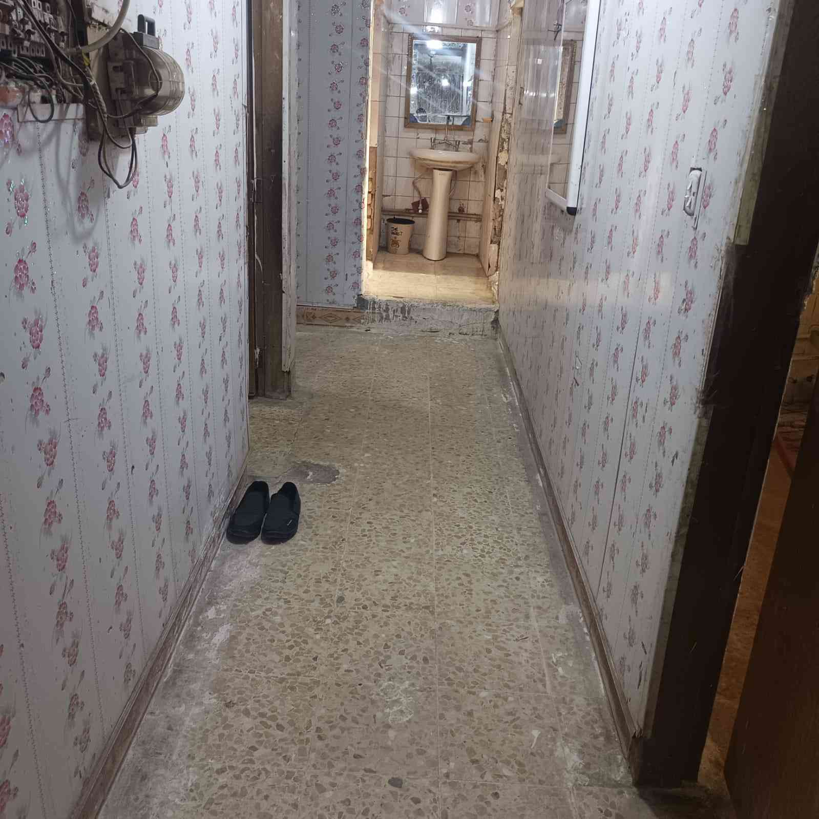 شقه البيع جوه الجسر مال شارع الجسر . غرفتين وصاله ومطبخ وحمام وبيها سخان وماطور وتانكي وخط مولده شقه سد قفليه  والسنوي مليون ونص ترهم مراوس بيت زراعي  وقصاد الاستفسار رقم الهاتف ***********
