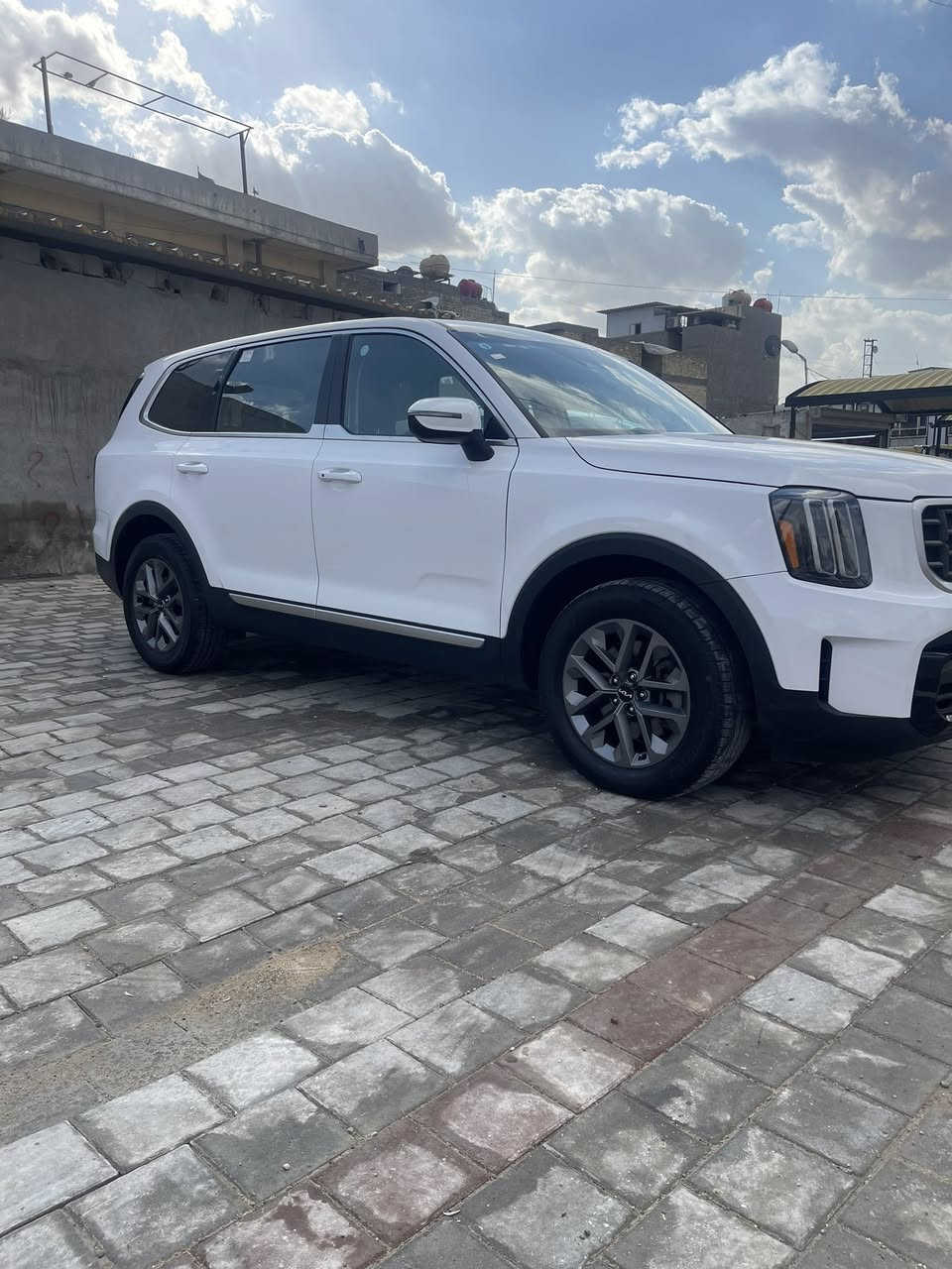 كيا تولورايد موديل 2024 امريكي 
ماشية 33 ميل 
مواصفات 
بصمة 
كشنات جلد وكهرباء 
سايد بريك بصمة 
الضرر موضح بالصورة مع السونار 
السعر 270 $ 
رقم الهاتف ***********
