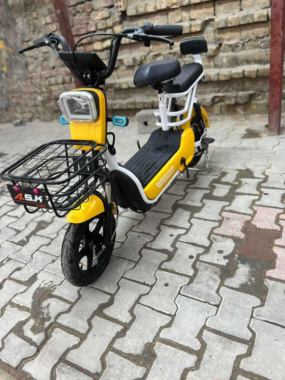 سلام عليكم شباب دراجه شحن البيع  زيرو زيرو صفر كيلو متر وصل شراء موجود اليوم اخذتها  دراجه ع فحص كامله مكمله مواصفات. بيها تخبل 

الموديل 2026
الحجم 14
بطاريات 4 
السرع 1.2.3
دراجه ولا مره مشحونه زيرو 
اشاير رباعيه 
شاشه تاب تعرض الك كل عطل يصير بل دراجه 
سله اماميه 
تشغيل عن بعد 
جهاز انذار السرقه 
بصمات 2
سويجات 2
كل غراضها وياها بعدني مشادهن
اي استفسار تصالً 

***********

مكاني بغداد
