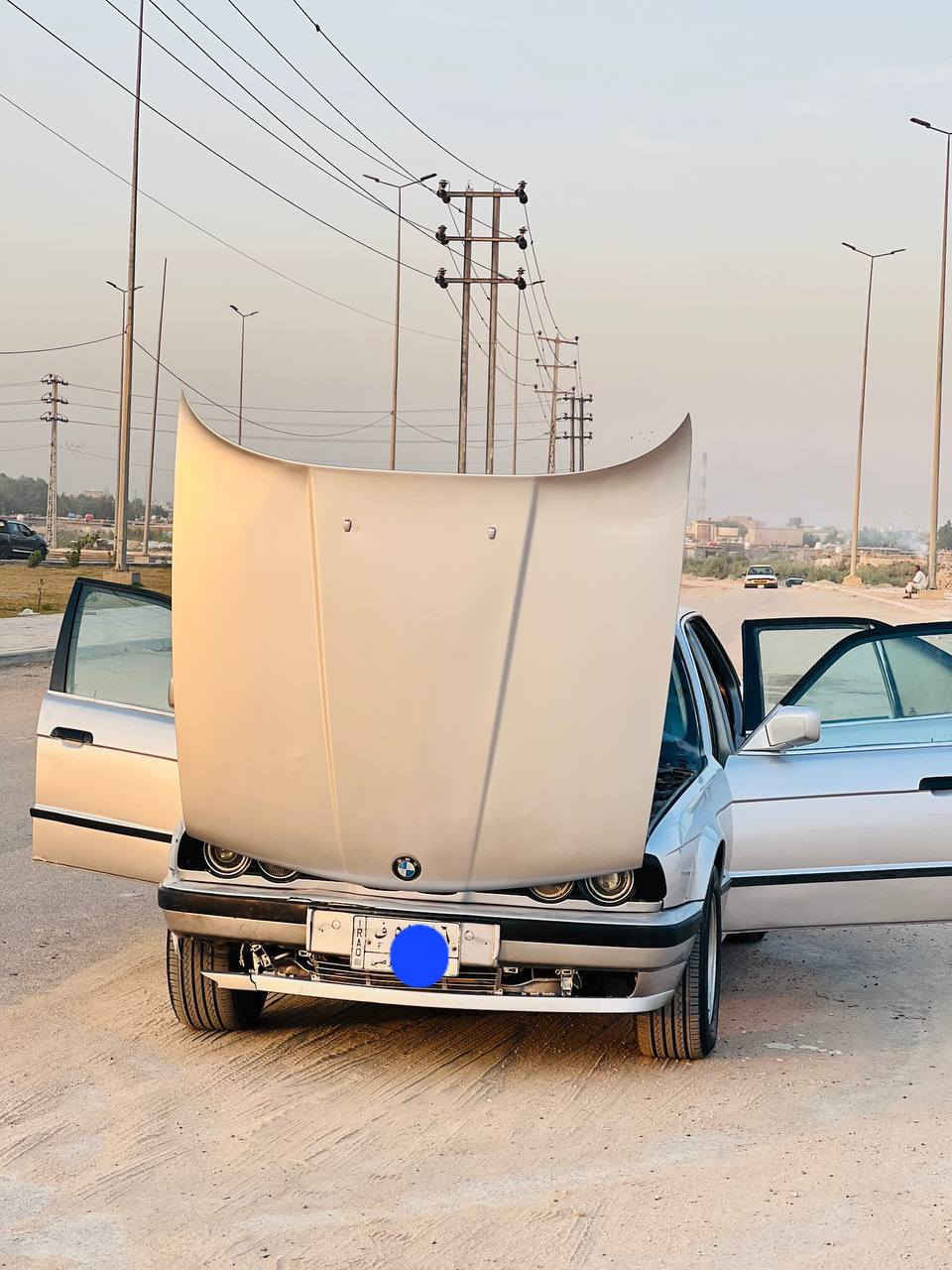 السلام عليكم 
بي ام موديل ٩٢
حجم ٥٣٥ اصل كير عادي جاترك 
(كير ومحرك شرط النضافه )
رقم ديالى حائز ثالث رقمه مغلق مكاتبه فقط  مكانها كربلاء للإستفسار ***********
السعر ٢٧ وبيها مجال بسيط
