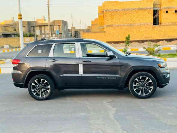 سلام عليكم 
للبيع جيب لاريدو  موديل 16 اصل 
رقم بغداد بسمي تحويل مباشر 
المواصفات :  كشنات جلد وكهرباء
شفتات ستيرن فول تحكم جهتين شاشه كامره خلفيه
لايت لد امامي خلفي حساسات امامي خلفي توقف ذاتي 
 المواصفات المعروفه 
السياره كلش حلوه وجديده وجاهزه من كل النواحي وبدون اي نقص كير ومكينه وصدر وتايرات بشرط جدد متحتاج دينار مصرف
حادث جاملق وبنيد وجاملق صبق 
السعر 180$ للأستفسار ***********
