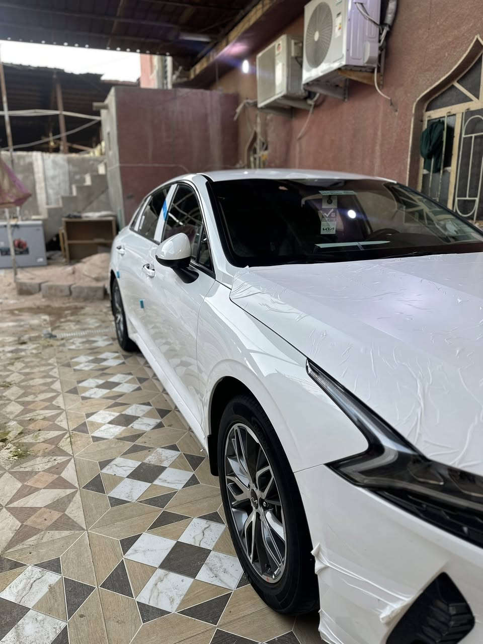 مديل 2022ماشيه 88رقم اربيل سيارة بيه بارد صغير بل باب العبري عكس جه سايق  وبيه حدث بسيط بل الجنطه اثر حادث تبدلت الجنطه  وباقي سياره كفاله سعر 185وبيه مجال ***********
