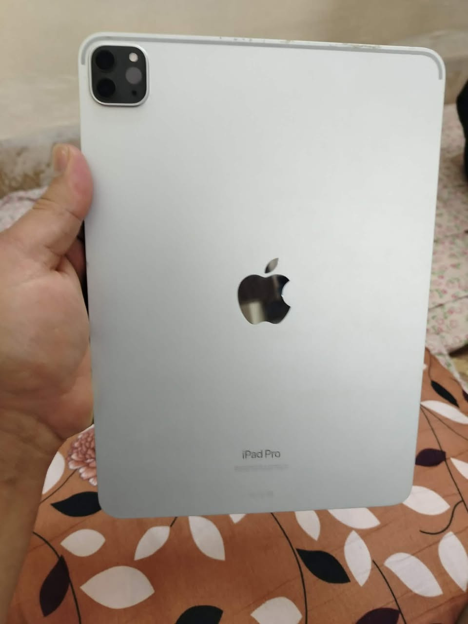 السلام عليكم ايباد برو m2 للبيع الجهاز نضيف حيل خدش مابي ومامتعوب مع كامل ملحقات شاحنة الاصلية وكارتونة البطاريه  94 ذاكرة 128 
العنوان موصل حي القدس
***********
