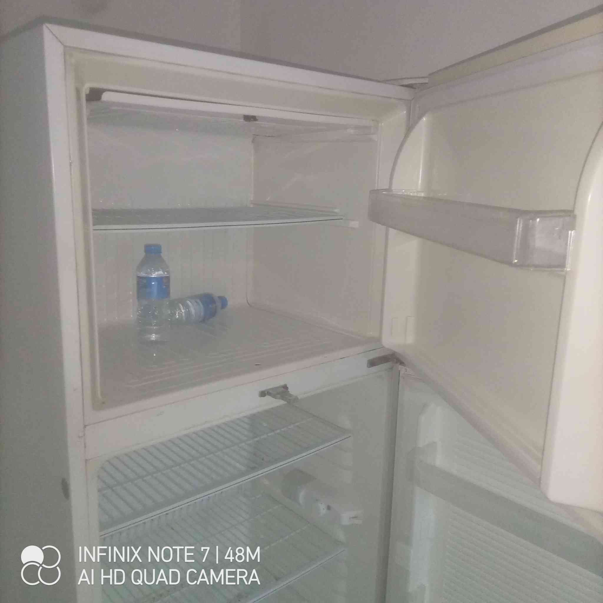 ثلاجه حجم جبير ١٨قدم بشرط تاخذها بلاديه ماواصله مصلح السعر١٥٠الف الاتصال***********
