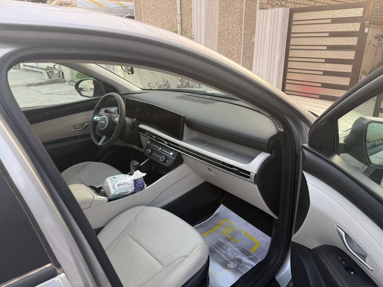 السلام عليكم توسان للبيع 2025
حادثها خفيف بس صندوق  
عنوان بغداد الشعب  سعر  22 الف دولار رقم ***********
