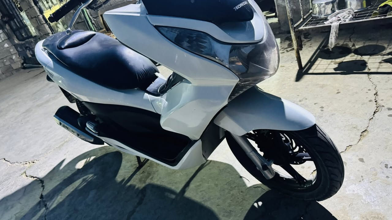 السلام عليكم للبيع دراجه pcxجيل الاول دراجة مال رمبه مديل16 ماخذها رمبه الدراجه على  ايدي حجم مكينه 150ياباني الاصلي دراجه جديده مال جناي 
ياباني الاصلي دراجه كامله أستان كهربائي حساس ازدحام ٢حرف Aدراجه جديده الدراجه مكينه لوك شلعه معدل خير من اللّٰه دراجه تكول جديده بمعنئ الكلمه واحلا من الصور  دراجة مكينه مكفوله اي نقص مابيه
السعر مليون  و 450 وبين مجال ***********===مكاني بغداد تاجي
