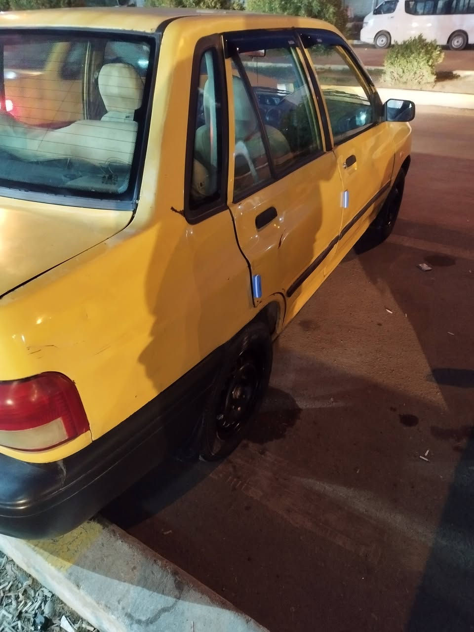 سلام عليكم حبايب سايبه موديل 11 نفخ صدر امامي خلفي جديد دوشمه جديده تخم تاير جديد  مكينه كير شواصي جدد مصفرء هيه غرامات جاهزه سياره مكاني بغداد الحريه اسعر 24. ***********
