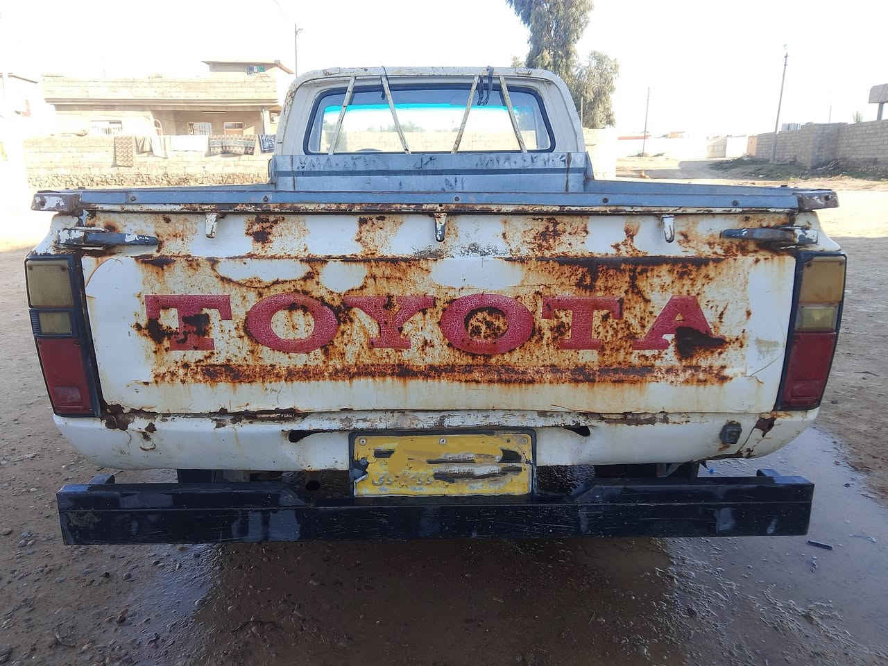 سلام عليكم للبيع بيكم تيوتا 1980 رقم اصفر السعر 25 وبيها مجال الاتصال *********** وشرط التحويل
