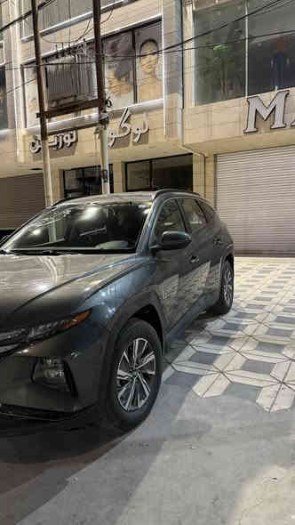 السلام عليكم اقرة التفاصيل كاملة والي تحتاجة اتصل وبلخدمة
السعر 215 والمجال جداً محدود
مكاني بغداد السيدية  
الرقم:***********

توكسان 2023 هايبرد وارد امريكي 
الحادث بنيد مبدل نفس اللون بدون صبغ+جاملغ السائق بارد على گد شبر 

 فقط لااكثر ولااقل والحادث مالها سطحي البدنة والراديتر البلاديات نفسهن تجي تتاكد وبلخدمة

السيارة بدون قطرة صبغ بدون اي شخط جداً نظيفة ومحافظ عليها

السيارة رقمها بغداد ب اسمي ومشروع وطني تتحول بكل محافظات العراق يعني

ماشية السيارة 40 الف كيلو وفول مواصفات عدا البانوراما 

مكينة السيارة تكون 1.6تيربو وهايبرد السيارة صاروخ الله شاهد بلشلعة والمعدل كذلك ال200 ولايمها

الگير يكون AT و6 نمر وليس CVT

صدر السيارة الامامي والخلفي جديد بلكامل قبل اسبوع بدلتة بل اضافة الى تخم تايرات كامل قبل شهر ونص شديتة 

السيارة صافية والحمدلله مناقصها اي شي لاكلوب بلدشبول ولامنا ومنا اي نقص بيها تنزل من سعرها الي يعجبك واني حاضر 

المواصفات 
رادارات 360 درجة توقف ذاتي في حال تقترب السيارة من حاجز  داير مداير السيارة طبعا 
السيارة بصمة تشغيل وابواب والجنطة وشفط تكون 
كراسي كهرباء وتدفئة ومخمل مو جلد 
تشغيل عن بعد تحديد مسار قيادة ذاتية جيدة جداً كروز سرعة 
الجام اربع بوب اوتو 
تبريد قطعتين خلفي وامامي ويكون بيانو يعني لمس ومنفصل اكيد 
البجم زنون بلكامل 
مانع تزحلق
