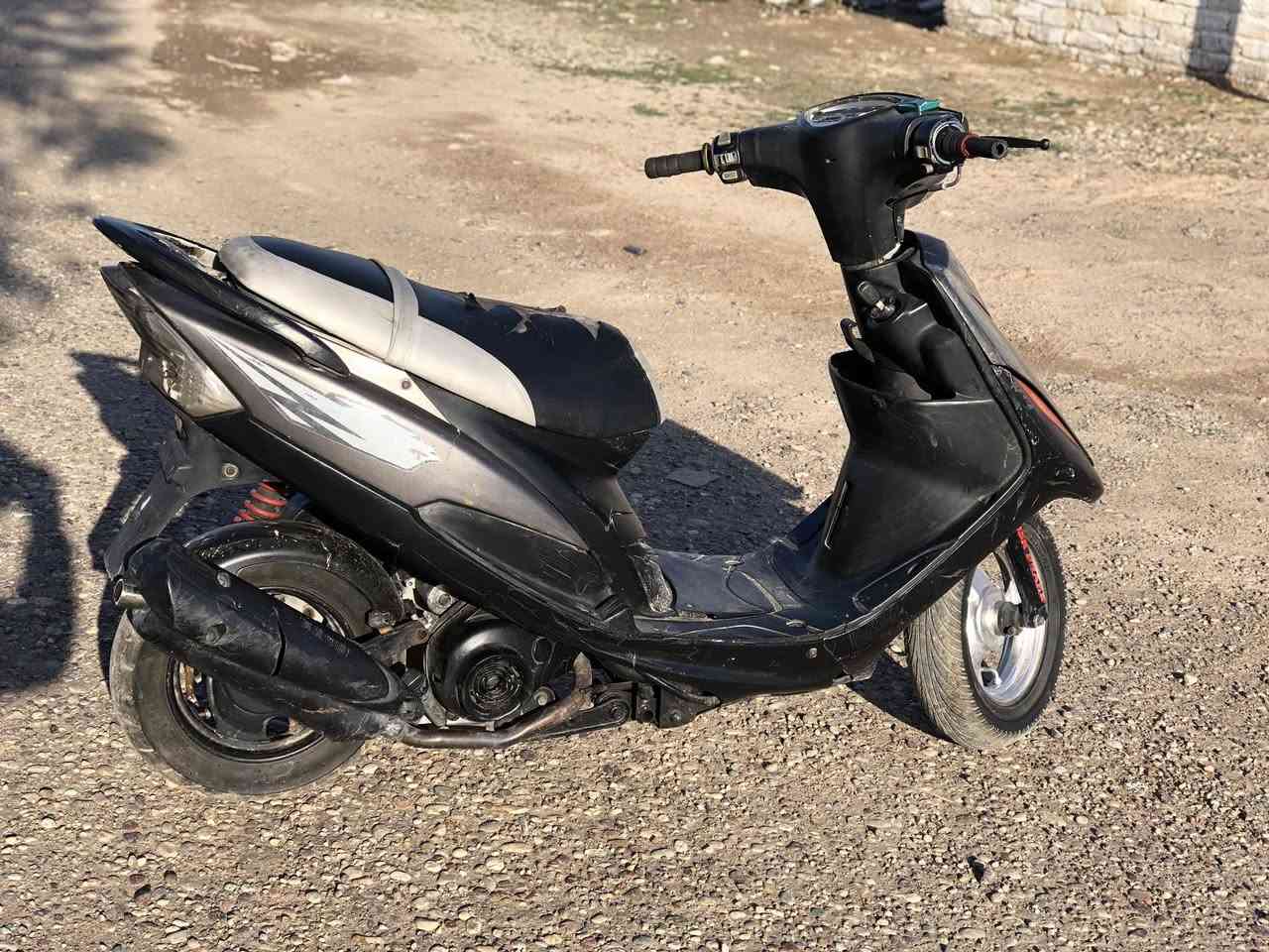 سلام عليكم دراجهً عدله 49 الدراجه مفتوحهً هاي كدامك ما ناقصها غير كابريتهً.بس سلف جديد هندرً واحد تشتغل توايرً جلاتين السعر 400بكان الاسحاقي (***********
