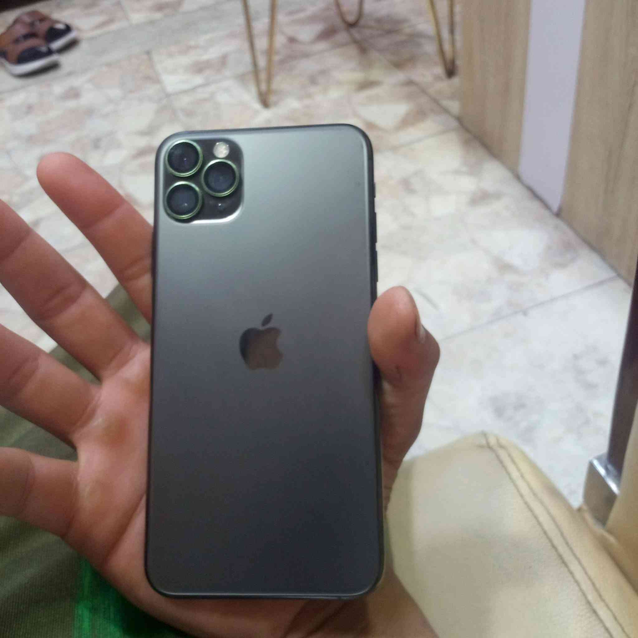11برو لبيع نضيف 99مبدل شاشه وبطاريه لبيع مستعجل عله بيعته(***********
