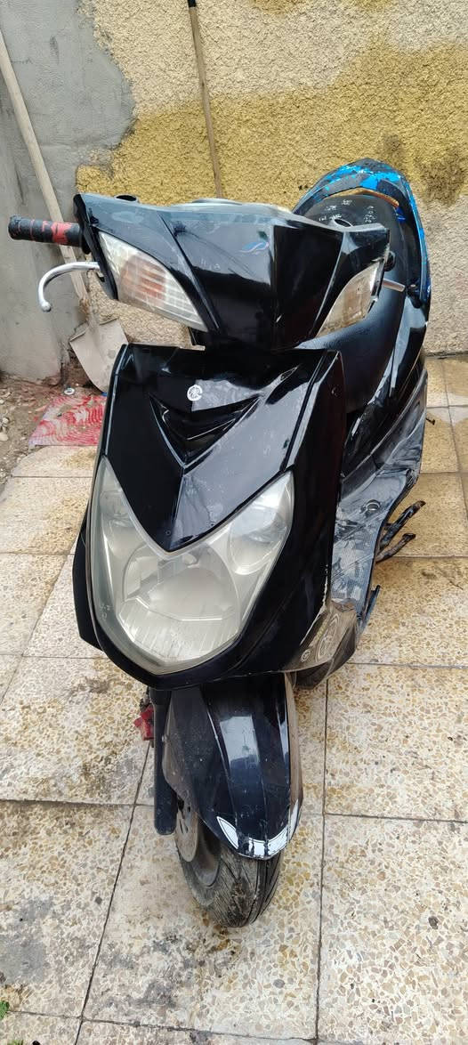 السلام عليكم دراجه سكنز فحل شغاله
تحتاج فقط ترتيب ونواقص بصيطه
السعر ٣٥٠ وبي مجال
***********
