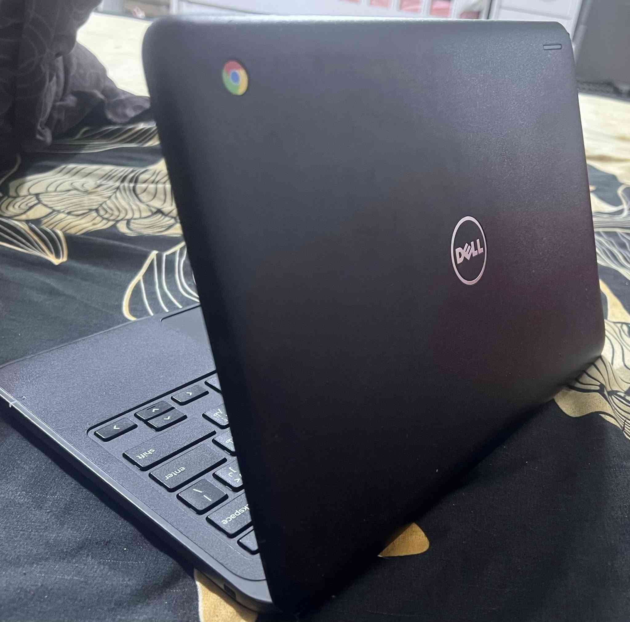 لابتوب Dell Chromebook 11 (موديل 3180) للبيع
Dell Chromebook 11 3180 :الماركة والموديل •
(Windows 10 Home) هوم 10 النظام الحالي: ويندوز •
Intel Celeron N3060 :المعالج •
• الذاكرة العشوائية (4 :(RAM جيجابايت
• ذاكرة التخزين (الهارد): 14 جيجابايت
* ملاحظات للشراي:
• الجهاز خفيف جداً وعملي، وممتاز لأصحاب البحوث،
الدراسة، وتصفح الإنترنت.
• يدعم تنزيل التطبيقات والبرامج الدراسية الخفيفة.
• تكدر تربط وياه فلاش ميموري أو رام خارجي لزيادة
مساحة الحفظ بسهولة.
• النظافة واضحة بالصور والجهاز شغال وما بيه أي
مشكلة.
السعر: 75 ألف (وبي مجال بسيط للشراي


**إذا كنت صاحب هذا الإعلان وتريد حذفه لأي سبب، رجاءا أرسل رسالة إلى الدعم الفني**