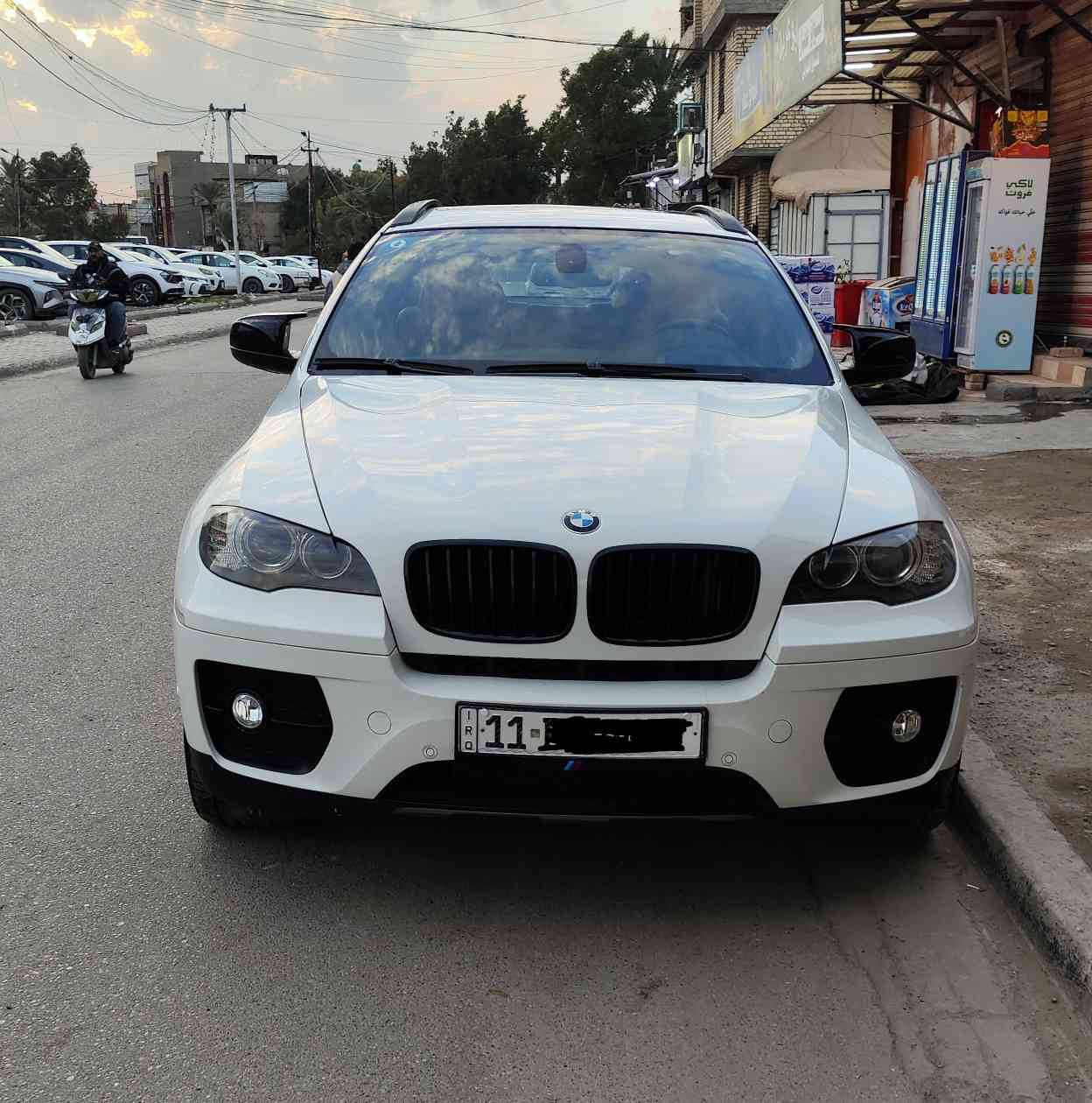 اللهم صل على محمد وآل محمد 
السلام عليكم 
BMW X6 XDRIVE 35i 
موديل 2011 
رقم بغداد باسمي 
خليجيه وكالة العروش
 محرك 35i n55
ماشيه 119 الف كيلو 
السيارة فول مواصفات بلاديه 
بوب شفط 
مري شفط 
داتشو 
داخل مشمشي 
كشنات حضن  vip
كاميرات عدد 5
بردات خلفية 
حساسات محيطيه 
تبريد ثلج +تدفئه
دخول ذكي 
بصمه عدد ٢ كومفورس مال الوكالة
سيرفس كامل فلاتر بلكات  قبق ولفات رولات قايش 
كله جديد  بورشة مهندس خالد 
تخم تاير جديد 
دشبول  مصفر بدون مسج 
مكان السياره بغداد الغزالية  أو حي الجوادين
السعر //// 205
بيع او مراوس حسب القناعة  
للتواصل واتساب 
*********** 
أبو دانيال
