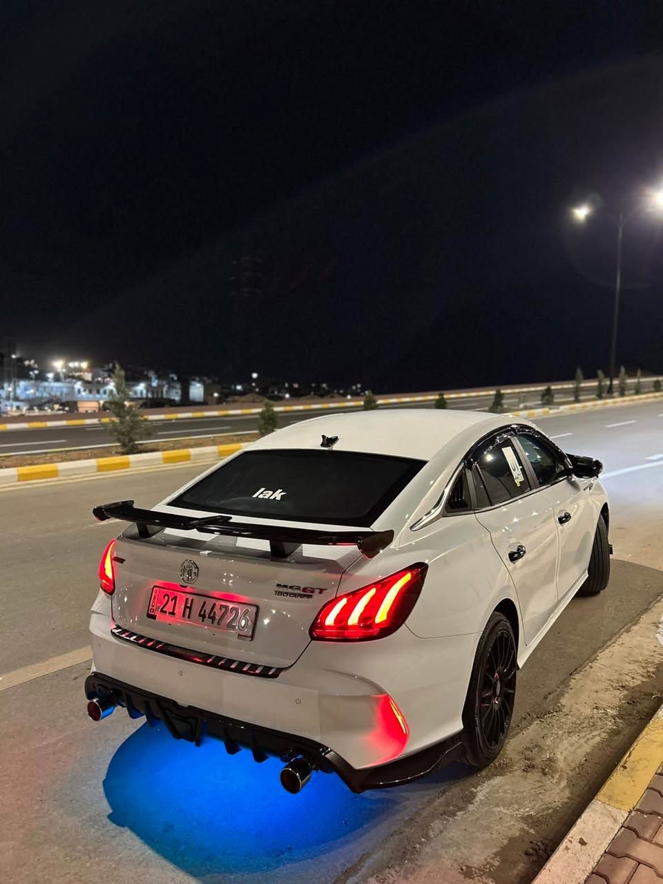 MG GT 2025 گێڕ عادی 
تاقانەکەی سلێمانی بۆ فرۆشتن نمونە لە جوانی 
سەروو ١٠٠٠$ دۆلار دراوە بە جوانکاری 
١٤ هەزار ڕۆیشتووە 
کامل سێرڤس کراوە ڕۆن و بانس گۆڕاوە 
٢ بەسمە بیلادی 
تایەو ویلی OZ 
دەعامی بۆ دەعامی بەشەرت یەک پەڵەی بچوک بۆیاخی هەیە بە دۆسەی سەکن 
نرخ : ١١٠$ معەمەلەیەکی کەم 
سلێمانی ناوشار 
ژمارەی خاوەنی :*********** السليمانية, العراق
