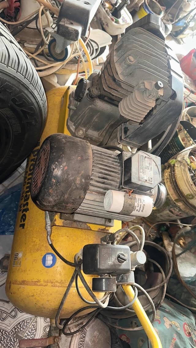 السلام عليكم غراض للبيع شغالات المولد ياباني مامفتوح ولا رايح مصلح ٣ كي في ١٥ امبير السعر ٤٠٠ وبي مجال 
التاروسه ام ١٠٠ الماطور ٤ جديده جاهزه للعمل ٢٠٠ وبيها مجال


**إذا كنت صاحب هذا الإعلان وتريد حذفه لأي سبب، رجاءا أرسل رسالة إلى الدعم الفني**