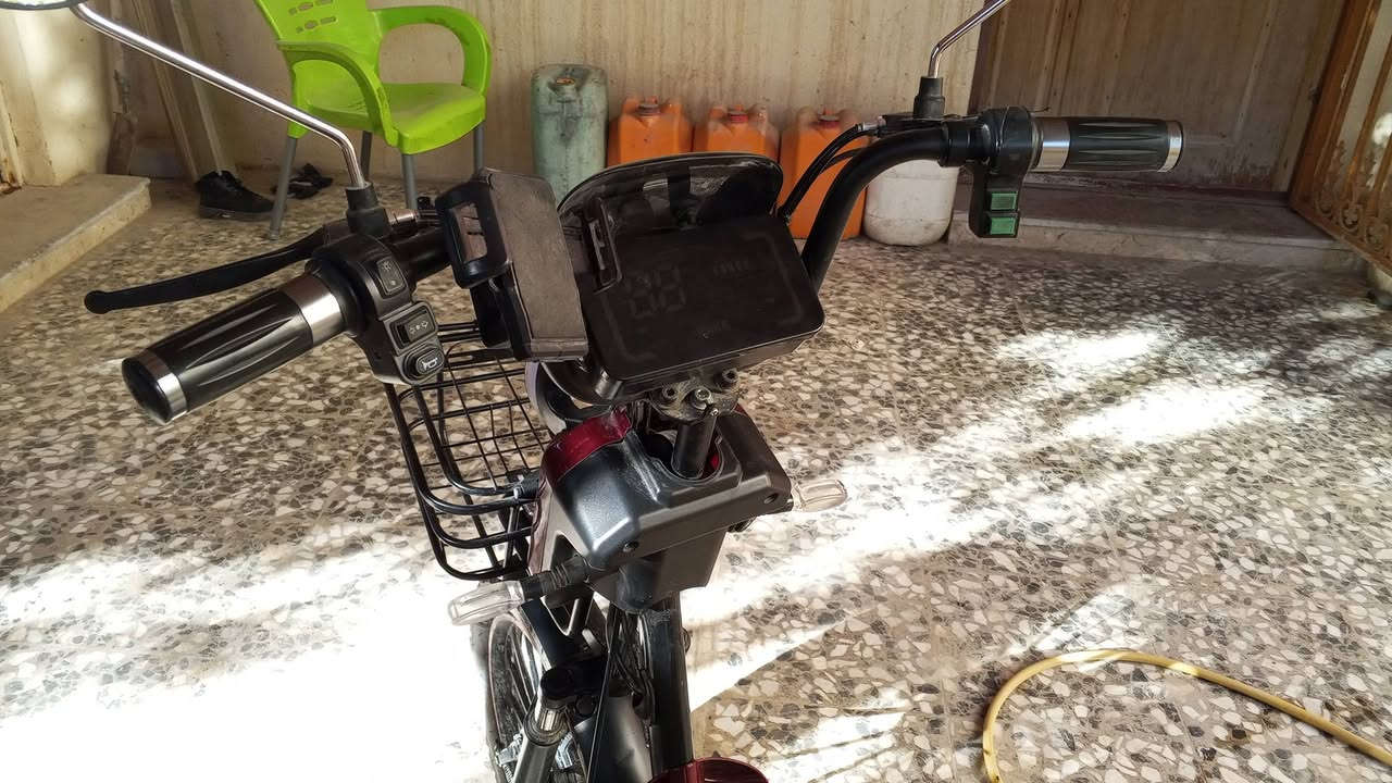 شباب دراجه جديده للبيع صار شهر و نص من طلعت من الوكيل للبيع السعر 350 الف وبها مجال الرقم ***********
