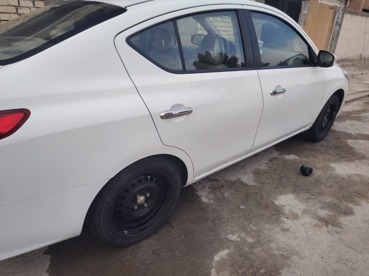 اللهم صلي على محمد وال محمد 
نيسان صني  2025
للبيع فقط 
رقم اربيل الجديد
سنوية باسم عربي
يعني تحويل مباشر

موديل 2025
السعر /شدة و22
(122)
 وبيها مجال بسيط حك الجية
كير ومحرك وتبريد جيد 

السياره مكفولة من الصبغ والتبديل والبارد
بيها رصعة بسيطة بالجاملغ الخلفي واظحة بالصور
 المواصفات المعروفة 
تحكم ستيرن جهتين
تبريد قطعتين 
4 جام كهرباء 
حساسات خلفيه 
شاشه وكامرة 
سويج ريمونت 
دبل ايرباك 
تحكم ستيرن
حساس تاير 
مانع انزلاق 
يدات نيكل 
نضام مانع الانزلاق ABS 
المحرك  1.5 
ماشيه  35 الف                                        
الاستفسار 
 ‏***********
*********** 
مكان السياره بغداد حي الاعلام
