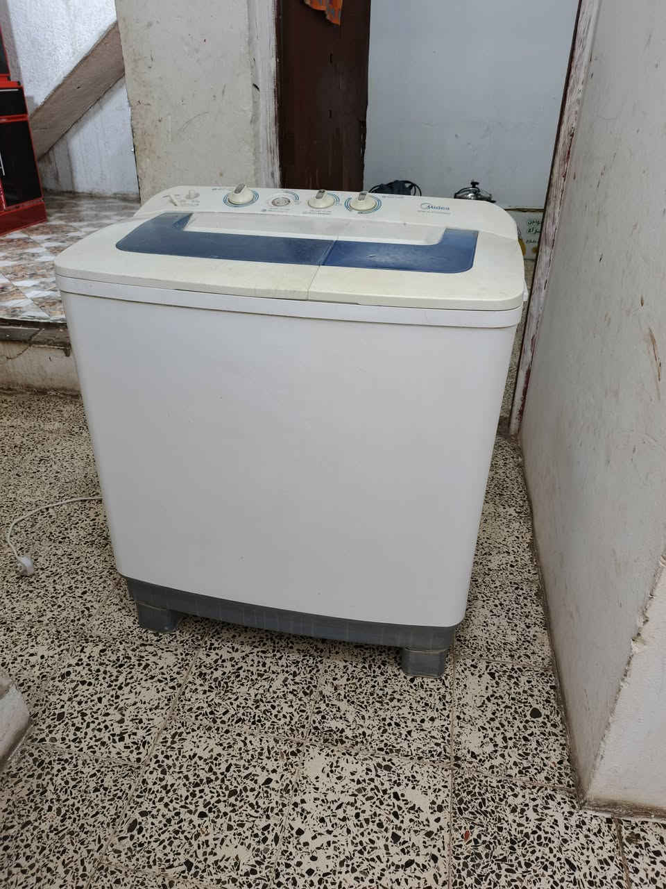سلام عليكم غسالة للبيع نظيفة 11كيلو السعر75/////////***********
