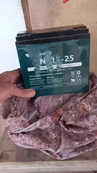بطاريات للبيع  25 امبير نص عمر عالفحص سعر الواحد 10آلاف   رقم الموبايل...
