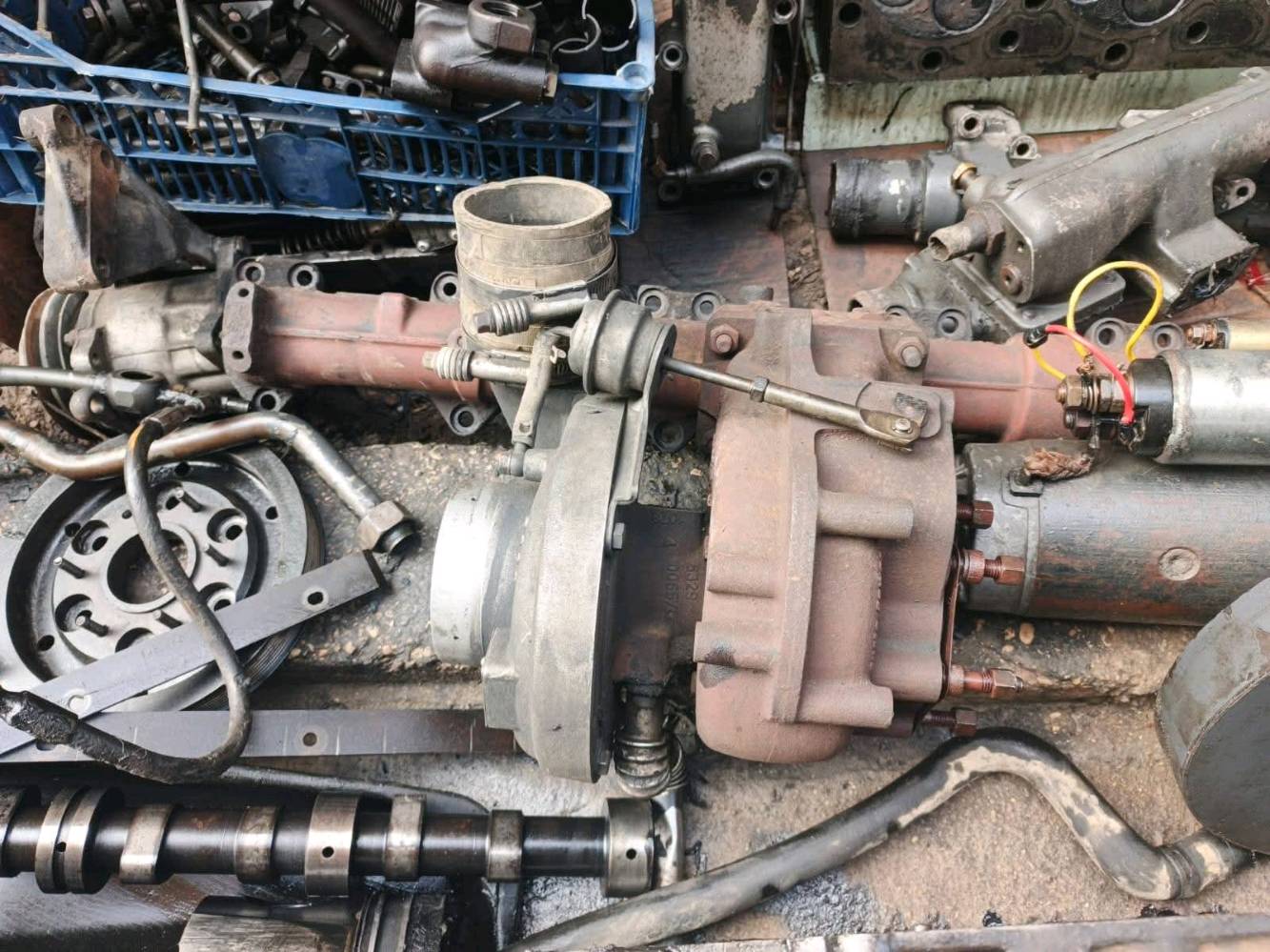 السلام عليكم غراض مكينة داف 380 كل التفرعاتها للبيع ما عدى الكرنك و السلندر الغراض المتوفرة و كلهن مستعملات بس جدد مال مكينة تفصيخ (واتر بم - انجكترات طخم مع قاعدة كاملة  - سوبر - سلف - طاحونة - كورات نص عمر - تاروسة نص عمر - تفرعات المي - تفرعات الدهن - براد دهن - كيس دهن - اويل بم - بليات انواع من راس الكرنك الخ -قبق وجه محرك - باور ستيرن - فلاوين جديد -بوش و بستم نظيف - وبيرن و بكن  ) و اهواي غراض تحب تراسلني خاص او تتصل *********** المكان بابل