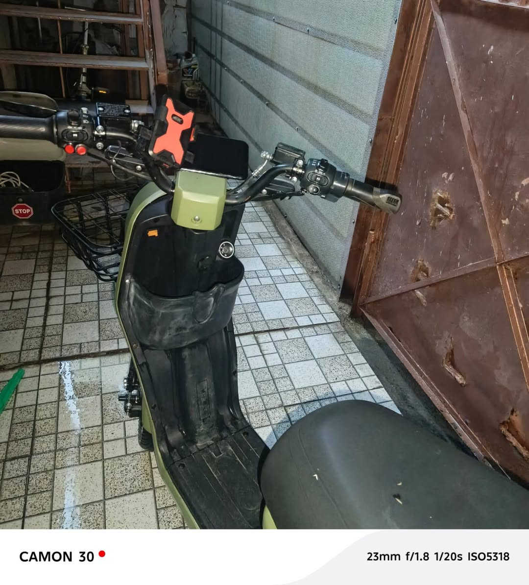 سلام عليكم✌
دراجة شحن ريان 
نضيفة بطاريات 🔋جديدة (ولي) 
ملف 1200
خمس بطاريات 🔋
جاملغ خلفي مكسور 
دكمة هورن+بك تحوير 
سعر 250 بيهة مجال 
مكاني بياع رسالة الاولى 
📱***********
