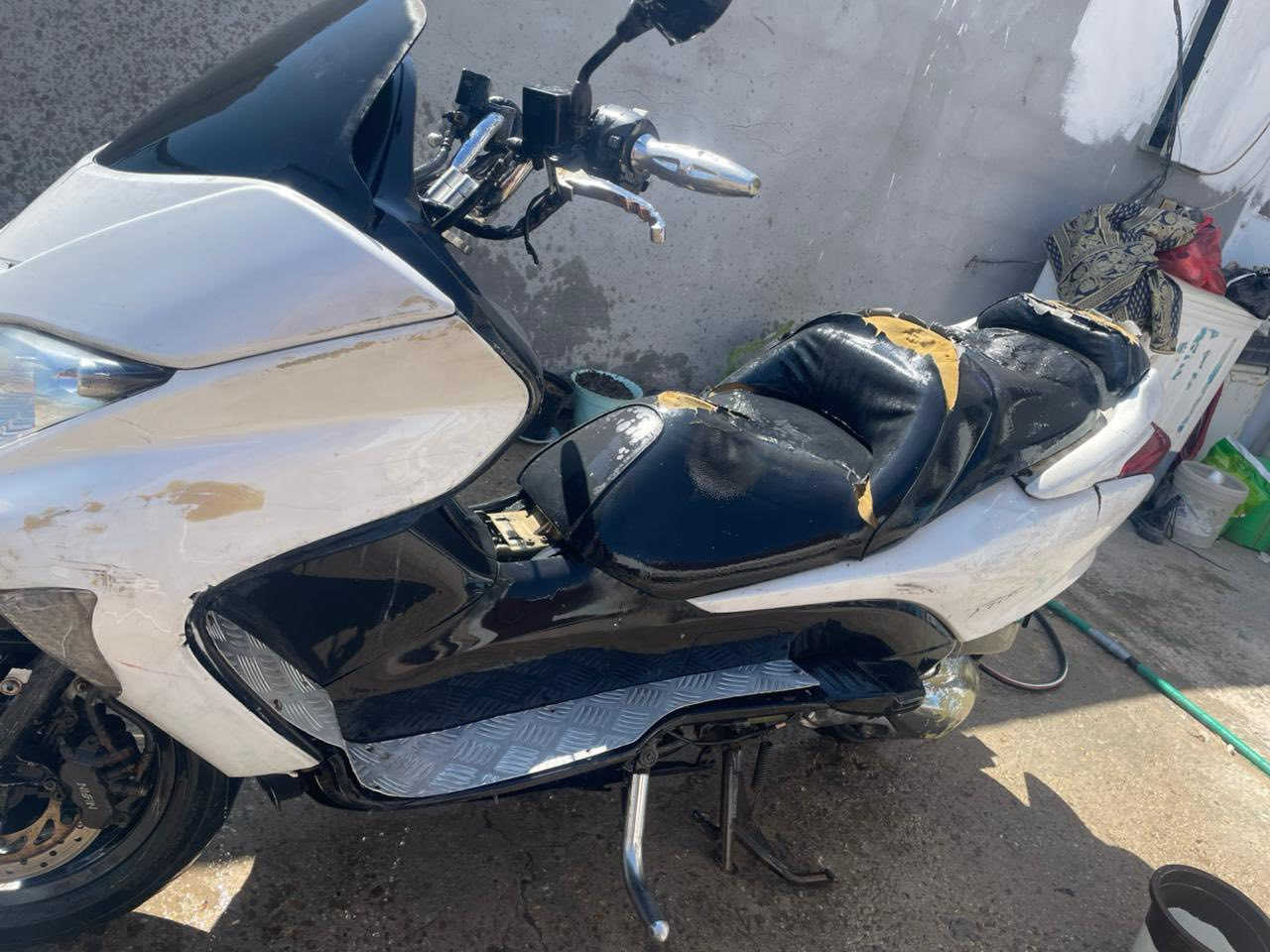 فورزة ٠٨ عمية
مجفته جديد
تايرات جدد
دسكات جدد
صالنصة رياضي
ستاند جانبي رياضي 
انطيك وياها الكير 
شوتة وياضي 
(مراوس بدراجة شعندك نرل )
مكاني بغداد حي الجهاد


**إذا كنت صاحب هذا الإعلان وتريد حذفه لأي سبب، رجاءا أرسل رسالة إلى الدعم الفني**