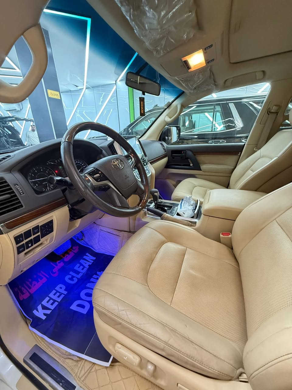 سلام عليكم لاند كروز 16 كفاله عامه من دعاميه الدعاميه سياره ابويم اصلي كفاله عامه من كلشي مكفول حته براغي مستعجل على البيعه ولد محتاج فلوسه متوازي انتصل ***********
