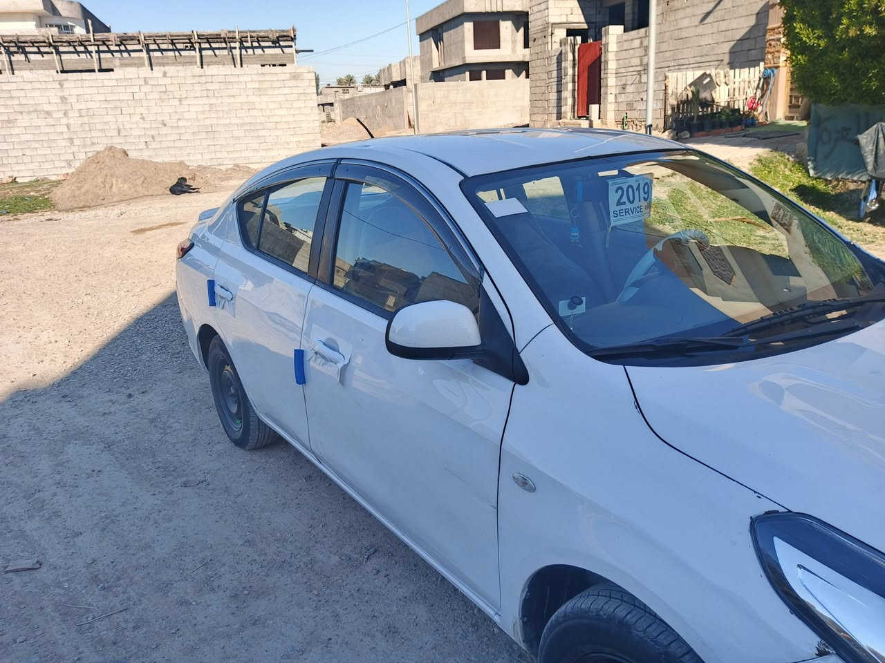 السلام عليكم نيسان سني هندي بليته زركه 2019رقم بغداد هزه ورقم وسنويه جديد بيهه طخه بقبغ الصندوك صبغت نص من عنده وبيهه كم بارد وسونار موجود تخم تأيرجديد صدر جديد تدفئه تبريد كله شغال تجي وتشوف بعينك 
السعر 99وبيهه مجال
الرقم ***********
