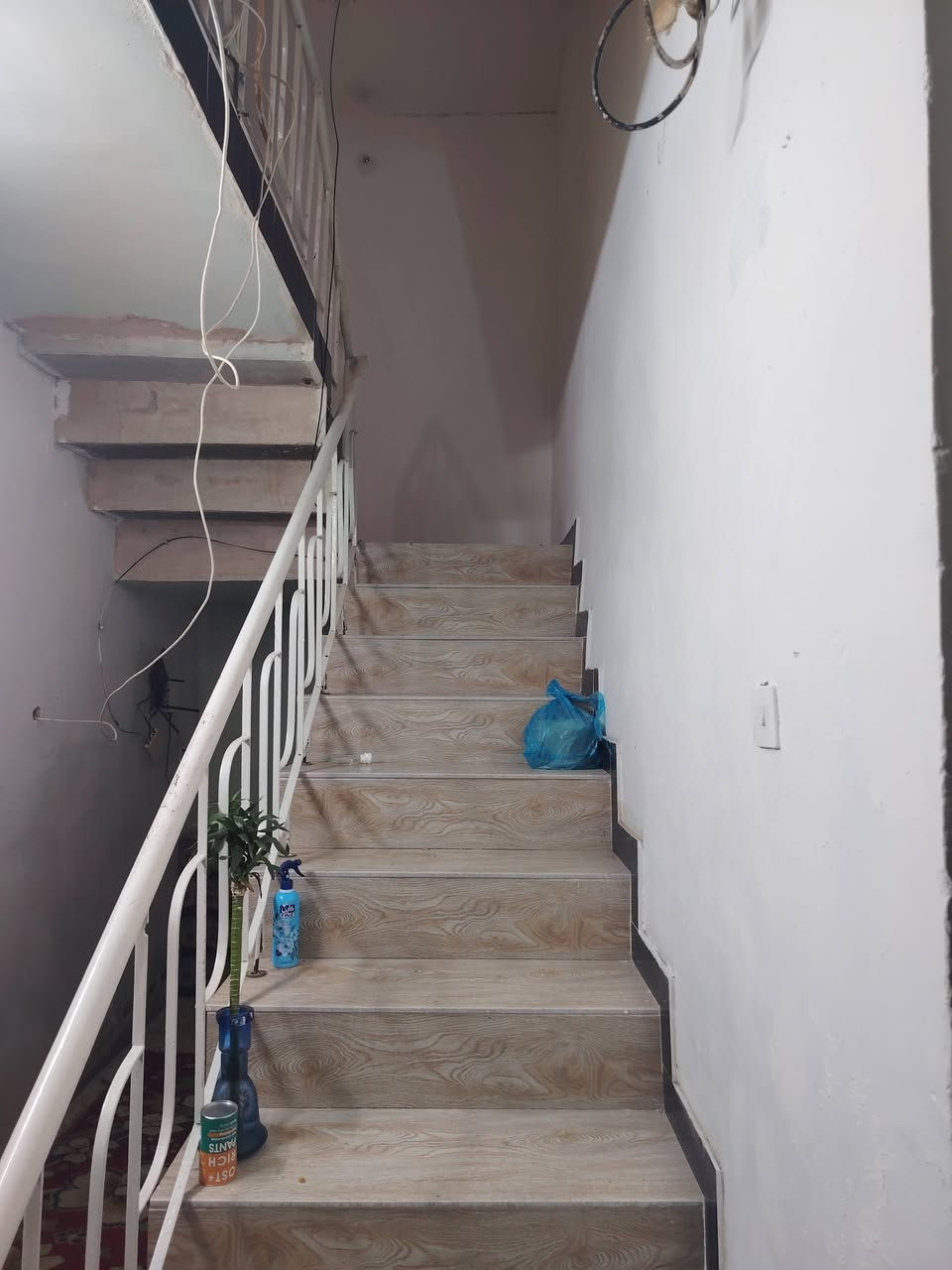 السلام عليكم
دار للبيع مساحه 200 متر قاطين يحتوي على غرف عدد 6 وصاله استقبال وحولي عدد 2 ومطبخ منطقه الحسينيه بدايه خدمات مسقط محله 210 قرب المستشفى التركي رقم القطعه 9786
السعر 140
***********
