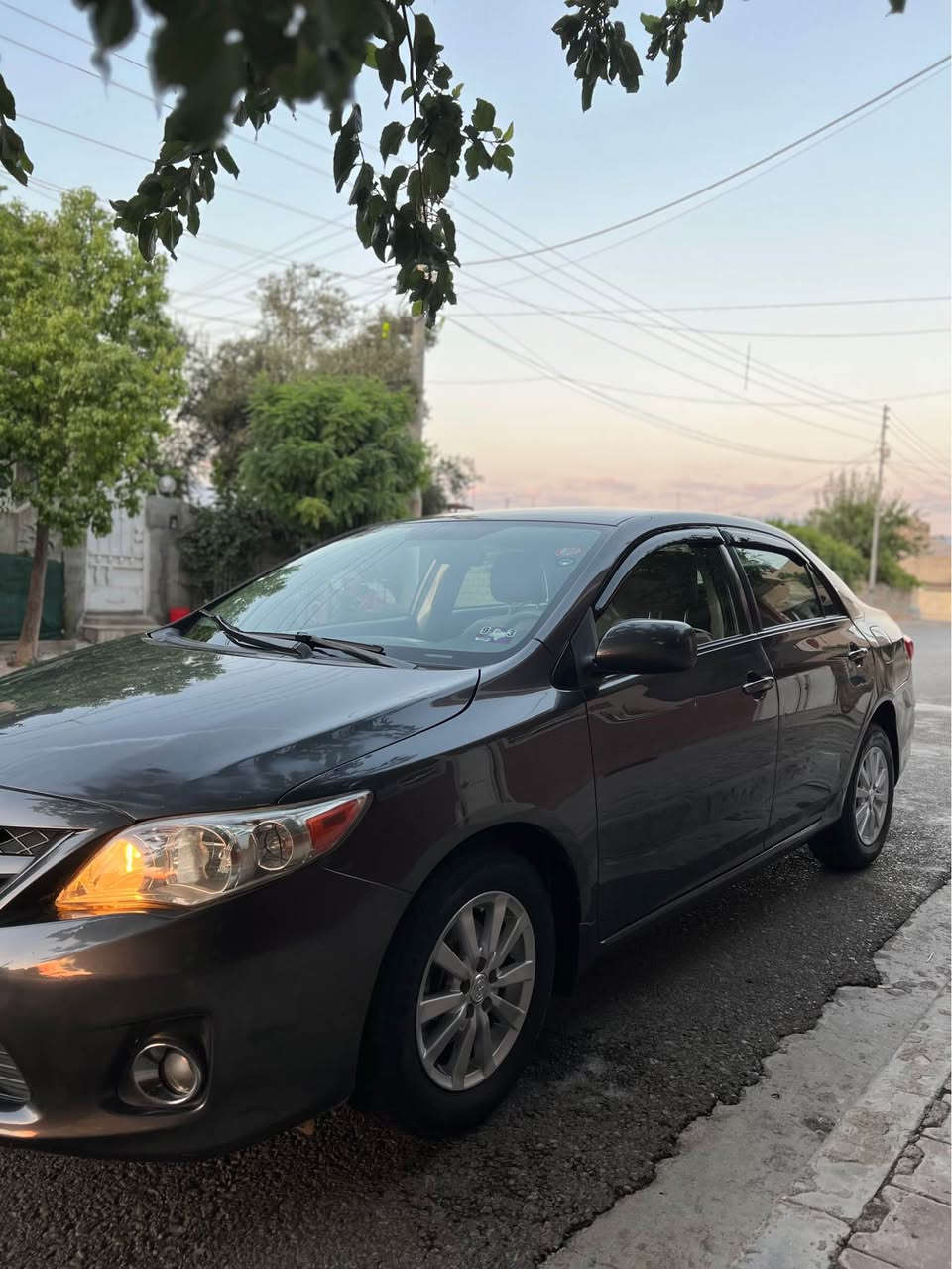 Corolla2011

تویۆتا کرۆلا ٢٠١١ ئەمریکی
٩٠ هەزار  ڕۆیشتووە
کامیرا شاشە ئایپاد  و دیاریکردنی خێرایی

بەشەرتی مەکینە و گێڕ و تەبریت و ئێرباگ

دوو چەمرغی دواوەی بۆیاغە سندوقی گۆڕاوە
پەڵەکی بچوکی  لە بۆنیتە ئاماژەی پێکراوە
 نرخ ١١٠ وەرەقە
ژ م ***********
شوێن قەڵادزە Singapore
