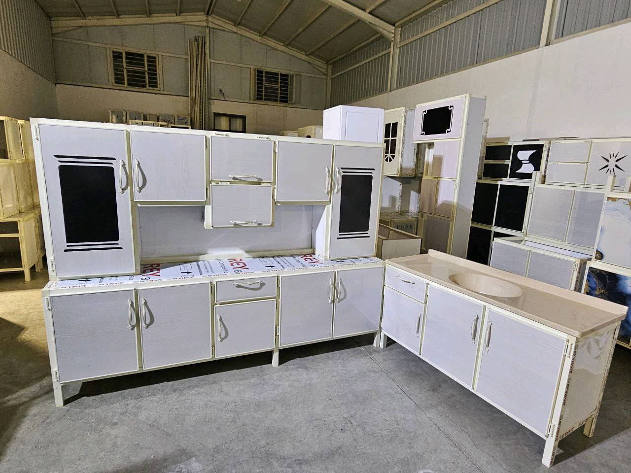 كاونتر ارضي وملحق مترين ونص    مع  سنك متر ونص  مرمر
💥 (المنيوم سوكي)💥


السعر 360 الف 

التوصيل 🚚🚚
الجميع محافظات العراق 

الاحجز والاستفسار راسلو الصفحه