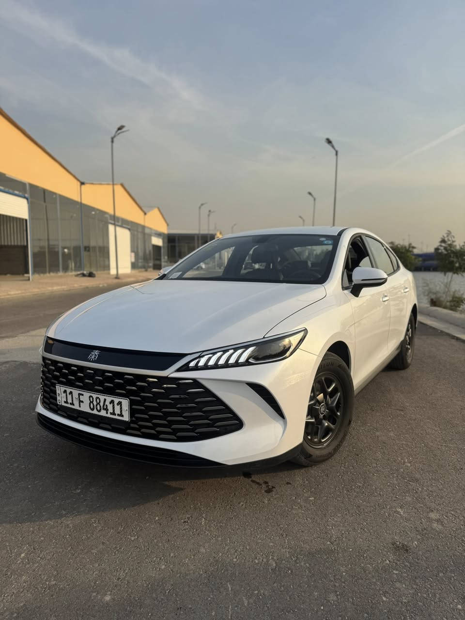 سلام عليكم من نوع بي واي موديل 2025 جن بلاس زيرو مرقم بغداد وكامل كارت شاحن وارضيات السعر19/100 مليون  وبيها مجال بسيط لستفسار ***********
