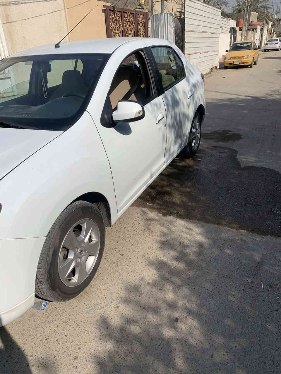 السلام عليكم
رينو سمبل للبيع موديل ٢٠١٧ رقم بغداد جاهزه على اخر حبايه طخه بسيطه بالجاملغ والباقي كفاله السعر ٧٢ وبيها مجال التواصل اكثر مع صاحب السياره ***********
