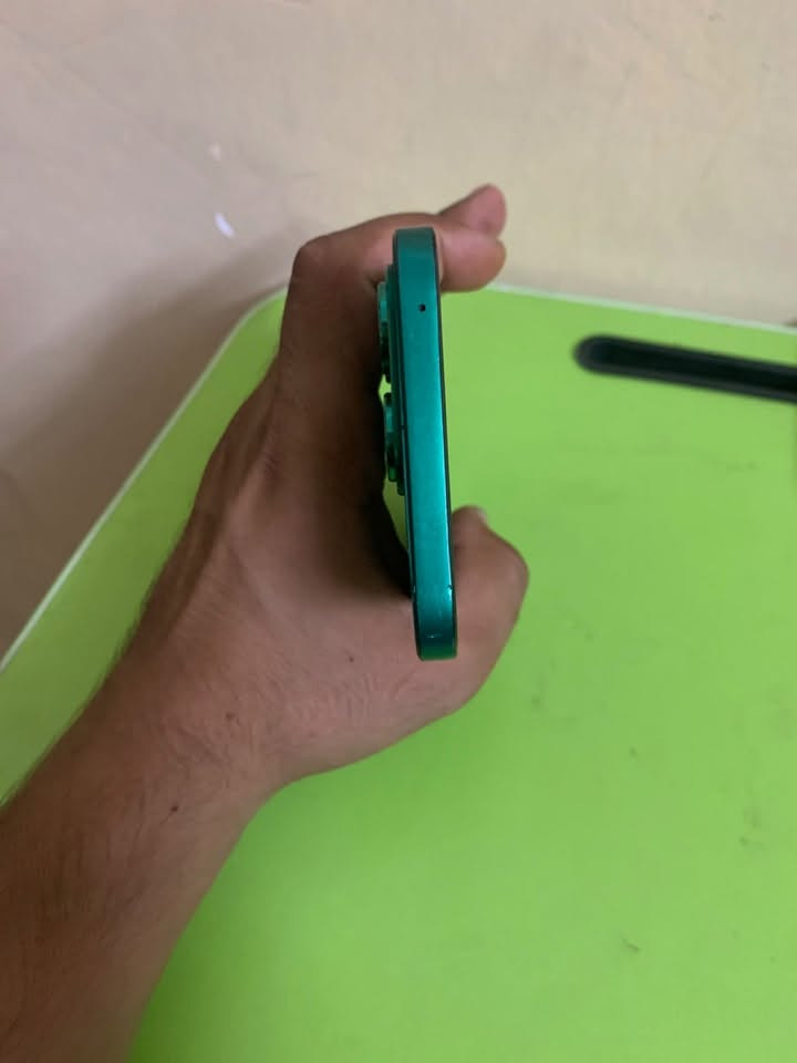صور موضحه 
المواصفات راح اكتبها لاحد 
يسال شبيهن مابيهن 
الول هونر x8b 
ذاكره ٢٥٦ بطاريه 
٤٥٠٠ دبل سيم 
الجهاز بي مشكلتين كمرات 
ماتشتغل وايفاي مايشتغل سعر ٩٠  

الثاني كلكسي A04e

ذاكره 64
البطاريه ٤٩٠٠ملي امبير 

الجهاز شغال كامل مبدل شاشه 
فقط وكمره خلفيه شويه مغوشه  
السعر ٦٠ بي مجال بصيط المايشتري لا يراسل ولا 
يعلق لان يكسر بحلال غيره يسمع كلام مو حلو وتحياتي للجميع رقمي للتواصل ***********
