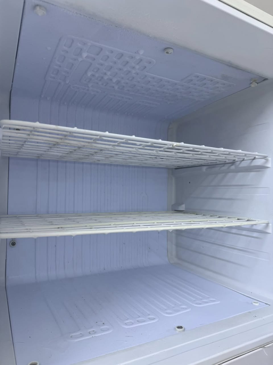 ثلاجيه نوعيتها ميديا كلش جبيره اكبر حجم مثل مموضح عدكم بالصوره نضيفه فقط الباب الجوه برودته خفيفه يعني شغله غاز او ما؏ـعرف شنو بصراحه اليريدها يراسلني


**إذا كنت صاحب هذا الإعلان وتريد حذفه لأي سبب، رجاءا أرسل رسالة إلى الدعم الفني**