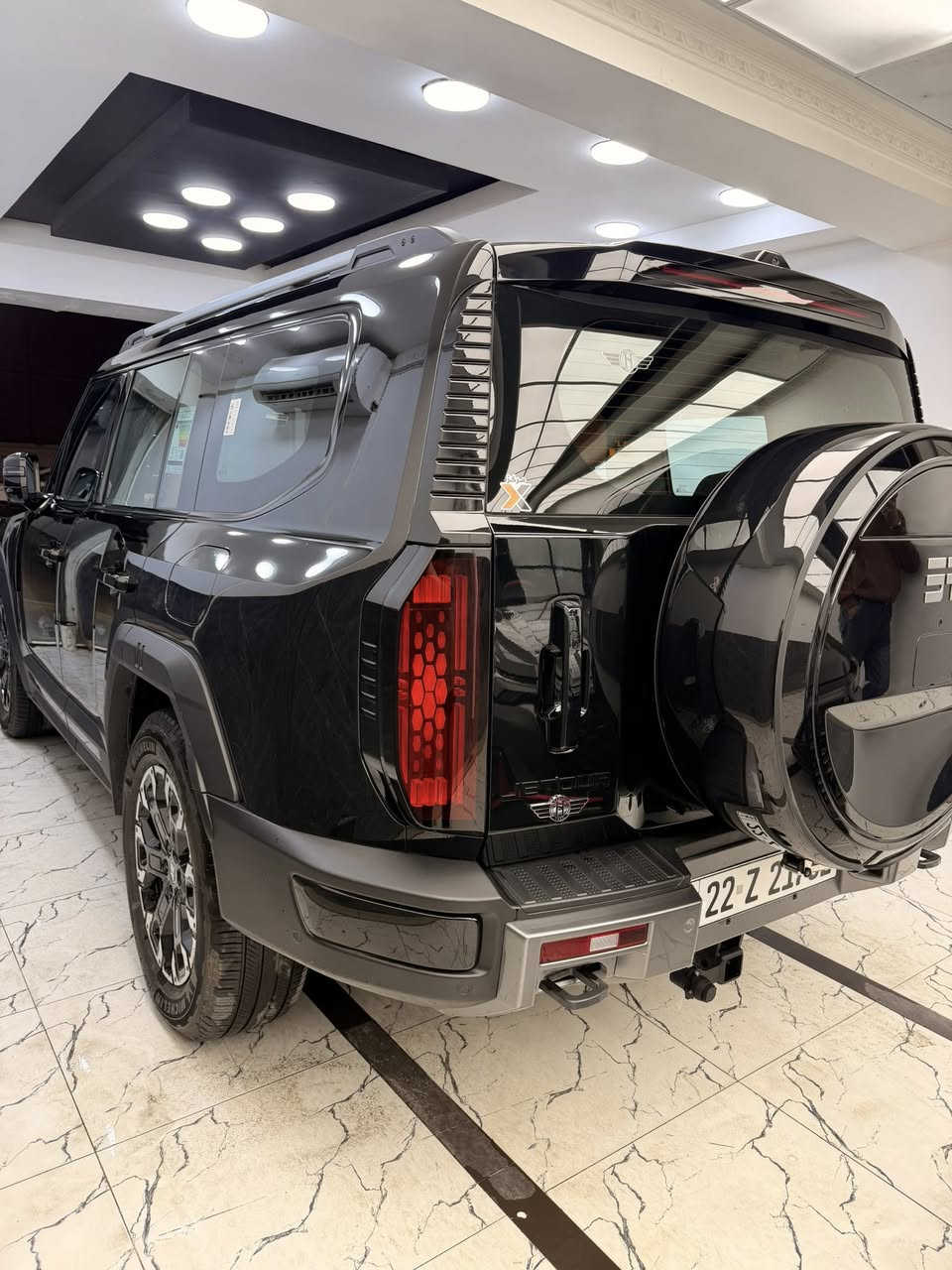 السلام عليكم جيتور G700 للبيع
الموديل :-2026 ضمان شركة هارلم10 سنوات او مليون كيلو ايهما اولاً
الممشى :-6000 ست الاف كيلو متر 
اللون اسود داخل مشمشي 
المواصفات فئة بريميوم فل كامل دواسات كهربائية شاشة سقف وشاشة تبريد مع ثلاث قفل اكسل امامي ووسطي وخلفي دوران دبابة ومود سباق ومود دريفت جميع الكراسي تبريد مع مساج مع دعامات قدم ( كرسي طائرة )هذه ابرز الاختلافات عن الفئات الاقل منها مع باقي المواصفات المتعارف عليها السيارة مرقم شمالي محافظة اربيل السيارة مغلفة بافلام حماية بي بي اف ضمان 15 سنة من مركز اكس 
سعر السيارة 73 مليون دينار عراقي قفل 🔒 
مكان السياره بغداد زيونة شارع الربيعي 
للتواصل ***********
***********
اتصال او واتساب
