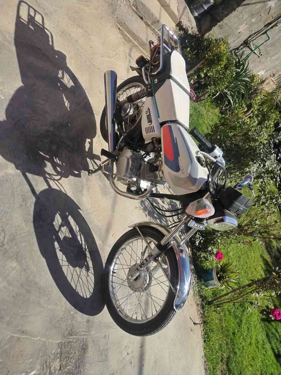 للبيع نامه موديل 2025 نضافه شوفت عينك الدراجه مابيه اي نقص دراجه جديده بس اوراقه ضاعت اتعهد من السرقه حته مكاتبه اسويلك بيع او مراوس
المكان كربلاء الحسينيه
السعر ٤٥٠ وبيه مجال
***********
