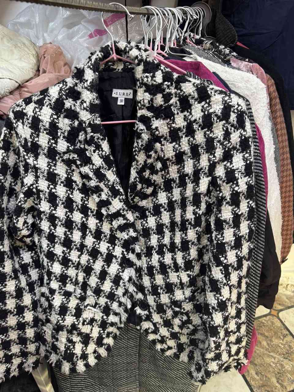 السلام عليكم ستره القطعه بالف مكاني شارع المركز مقابيل صالون تركي
محل بالات كلشي موجود 
رقمي بي وتساب ***********
