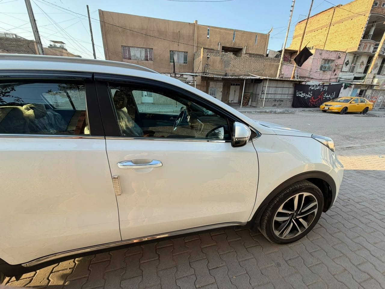 السلام عليكم للبيع كيا سبورتج 
خليجي مديل 19 شكل 20 بغداد مواصفات بيسك محرك 2000 ماشية 77 بدون صبغ 
فقط بارد سايق وشخوط بسيطة باب ورة سايق 
مري شفط  تحكم ستيرن 
حساس امامي خلفلي 
قطعتين تبريد
داخل لونين 
تحكم ستيرن  السعر 185 
العنوان بغداد المنصور  او ساحه ميسلون الغدير  الاستسفار ***********
