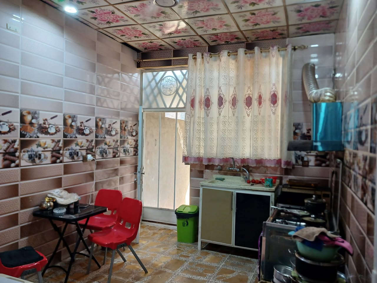 مشتمل البيع حي الفراز طابقين ٤غرف وصاله ومطبخ ستقبال كراج صحيات المساحه ١٥٠م ركن شارع ١٠م سنه البناء ٢٠٢٣ للستفسار اتصل ***********
