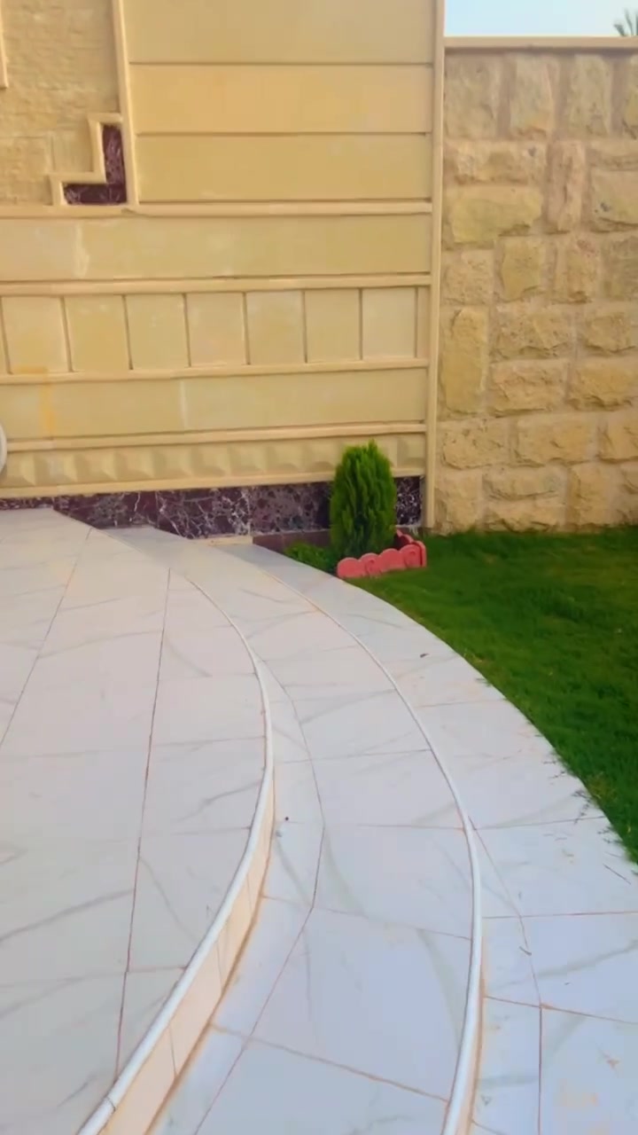 دار مؤثث للبيع – موقع مميز وتصميم راقي
📍 الضلوعية – مقابل كوفي إسطنبول / ركن

المساحة: 300 متر

الطابو: تحويل زراعي

🏡 البيت طابقين ومؤثث بالكامل مرتب بتفاصيل جميلة ومتكامل من جميع النواحي.

🔹 الطابق الارضي 

▪️ صالة استقبال مفتوحة بمساحة 8×5

▪️ باب ديكور سلايد دبل زجاج مطل على صالة الدرج

▪️ غرفة نوم 6×5

▪️ مطبخ واسع 6×4

▪️ صالة كبيرة 10×4.10

▪️ حمامات مع كافة المرافق الصحية 4×3

▪️ صالة باب المنور 2×4

🔹 الطابق الاول :

▪️ غرفة 6×5

▪️ غرفة 7×6

▪️ صالة 10×4

▪️ حمامات 2×1.50

�️ البيت يحتوي على تفاصيل ومميزات أكثر من الظاهرة بالصور.

📸 علمًا أن التصوير لعدة أماكن فقط وليس كل تفاصيل البيت والبيت على الطبيعة أجمل بكثير… تعال وشوف التفاصيل الباقية بنفسك

� للاستفسار 

***********
