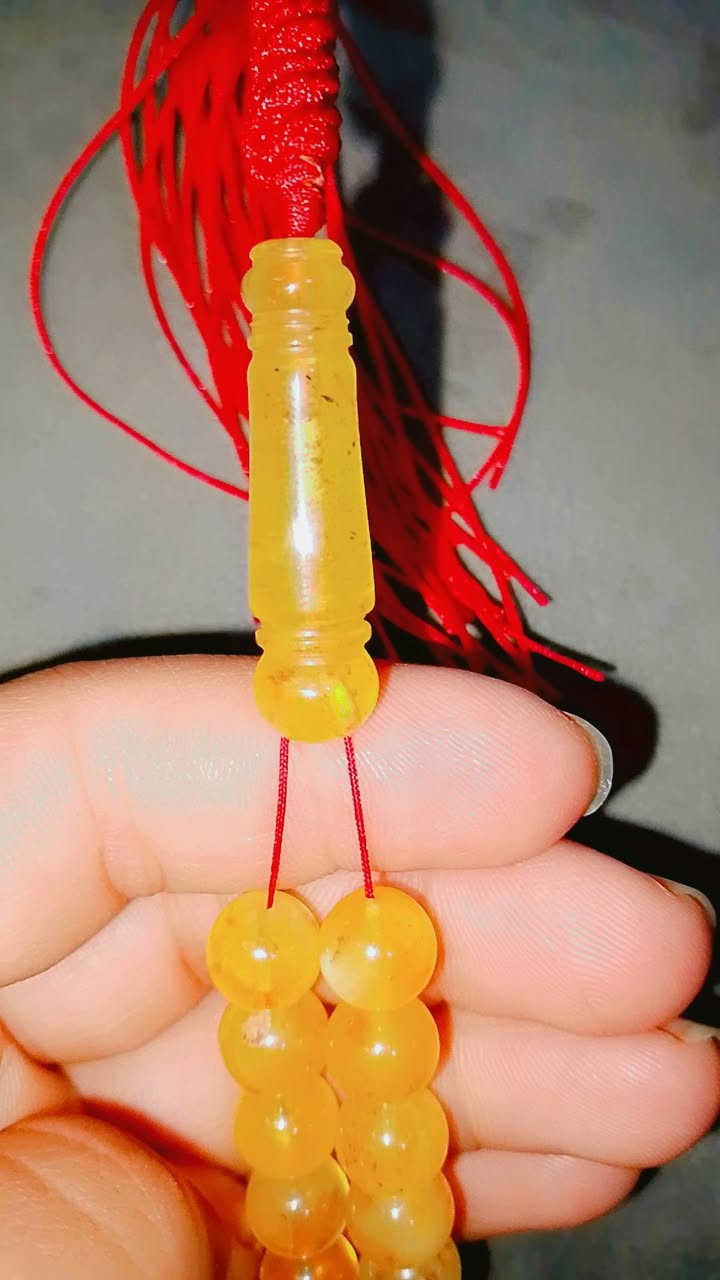 سلام عليكم البيع سبحه كهرب بولوني حر شاهد استندر الوزن 30غرام عدد48خرزه ابيها نمش سعر ٩٠ الف  وبيها مجال رقم الهاتف ‏‪***********‬‏
