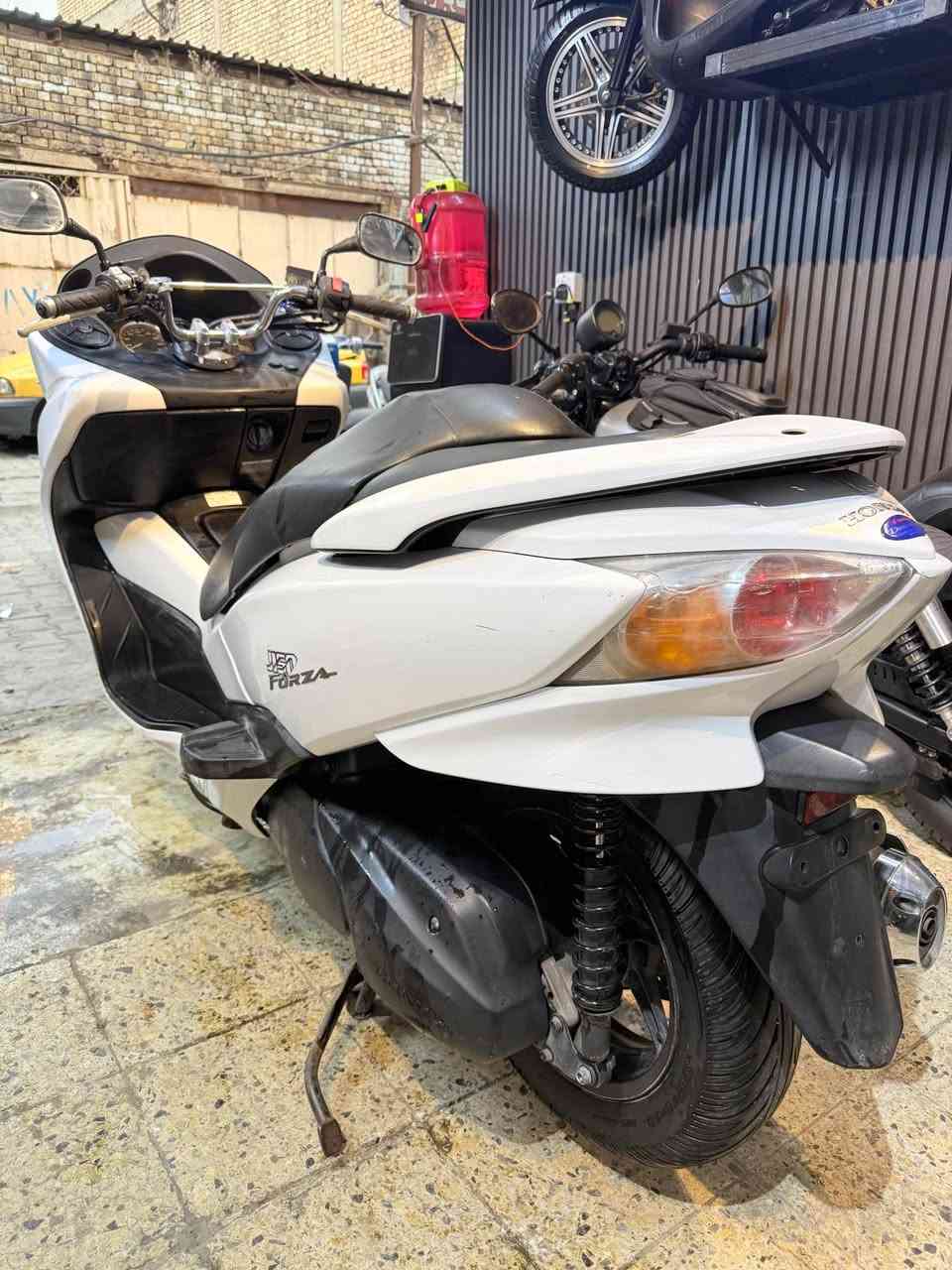 سلام عليكم 
للبيع 
هوندا فورزا 0-10
دراجه بحاله ممتازه 
محرك مكفول 
بصمتين 
السعر 12$
وبيها مجال بسيط 
معرض كريم الربيعي 
بغداد فضوه عرب 
فرع الجامع 
*********** بغداد, العراق
