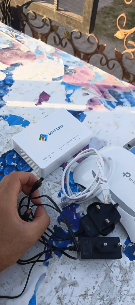 راوتر + محول فايبر 
مستعمل شهرين نظيف جداً ما بيه اي عيب 
السعر 40 وبيه مجال 🌹
عنواني تكريت - القادسية - شارع الكراج
للتواصل ***********
