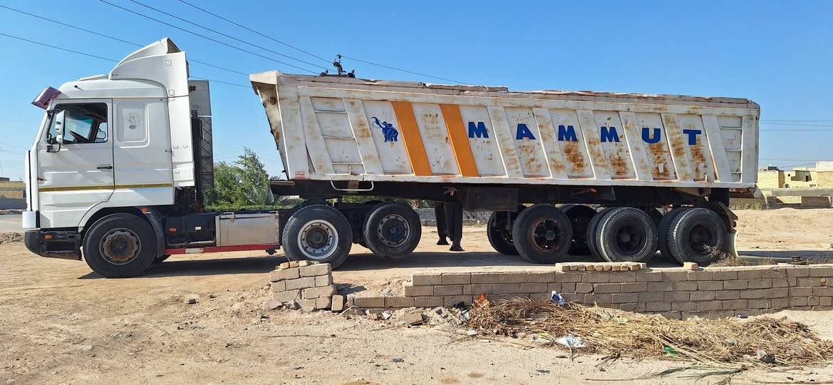 اسكانيه راس سحال قلاب + فلات ٣محور بسنويه مكينه استندر بيه بخار كير ٥/٥وعربانه ماموت عمل بغداد ٢ دنكير والثالث تعليك رقم بصره سنويه منتهيه تحويل مباشر رقم هاتف *********** العنوان ناصريه
