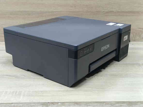 طابعة ايبسون موديل l8050 مستعمل بحالة ممتازة ذات ستة اللوان بمقاس A4 بأحبار خارجية سائلة بقدرة طباعة تصل الى 1900 صورة 10×15 مع امكانية طباعة على CD/ DVD وطابعات الهويات والباجات pvc مناسبة للمصورين المحترفين وللمطبوعات ذات الدقة العالية بتقنية pricison Core بسرعة ومميزات عالية طباعة بسرعة  تصل الى 12 صورة بالدقيقة وطباعة 22 ورقة بالدقيقة A4 سعر الحبر 20 الف لكل الألوان تحتوي على Wifi و Wifi derict يمكن ربطها على الموبايل وتابليت ولابتوب مع ماكينة طباعة صور وستيكر وورق مكربن وبدقة عالية سعر الطابعة🚦(  290 الف)🚦 نسبة نظافة الجهاز 90% للطلب *********** /*********** يوجد توصيل لجميع المحافظات .
#الصفوة
#طابعتي
