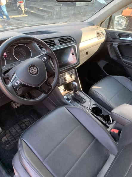 تيكوان ٢١ للبيع فقط رقم اربيل باسمي مكاني بغداد
مبدل بساتم مع ادامة كاملة للتبريد والاذان ودهن كير ودسكات 
ماشية ١٠٠ الف كم 
حادثها تبديل باب نفس اللون 
السعر ١٦٥  بيها مجال للجناي 
***********
