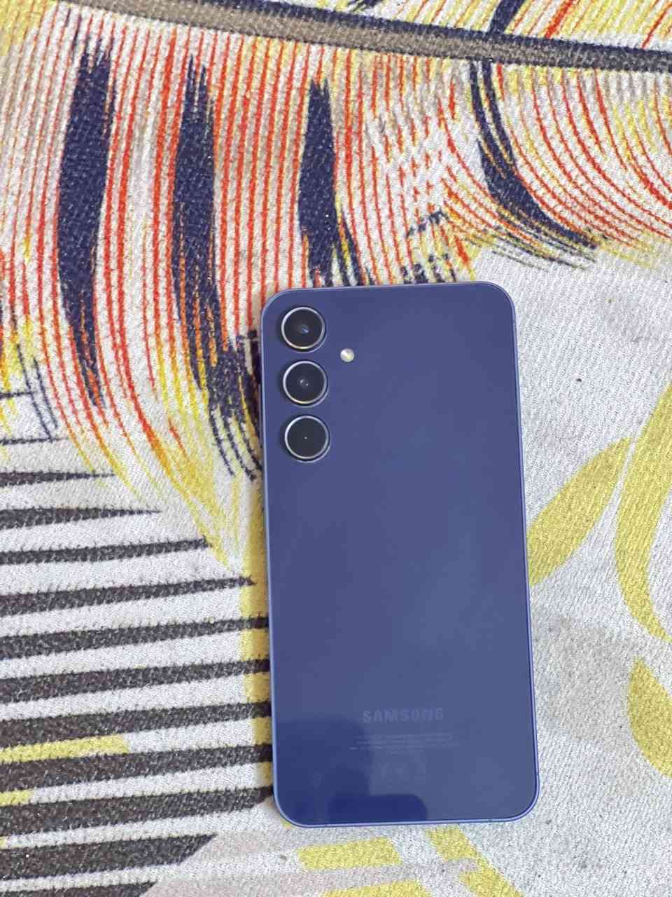 كلكسي A55
٢٥٦
ملحقاته كامله مستعمل قليل ضمان بعده ما مخلص 
سعره٣٥٠ بي مجال ***********
